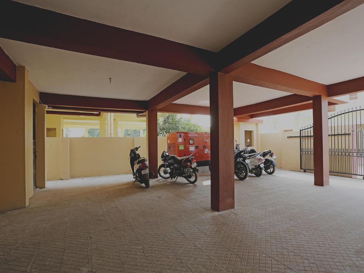 Oyo 17276 The Maple Tree Hotels Bhubaneswar Eksteriør billede